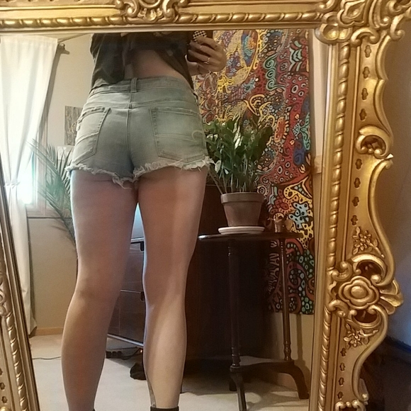 Distressed American eagle jean shorts - Picture 3 of 3